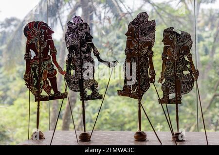 Personaggi di Wayang Kulit, teatro tradizionale indonesiano di marionette-ombra. Foto Stock