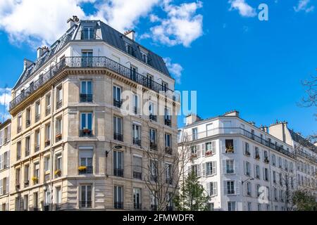 Parigi, edificio tipico boulevard Parmentier, nel 11 ° arrondissement, tipica facciata parigina Foto Stock