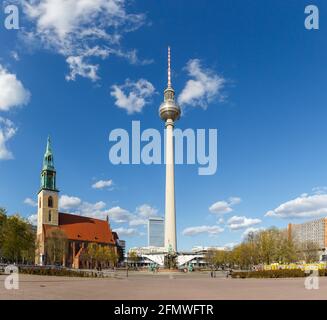Berlino Skyline torre della tv Alexanderplatz Alexander in Germania punto di riferimento Foto Stock