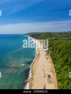 Vista aerea su una bellissima spiaggia sul Mar Nero, Bulgaria Foto Stock