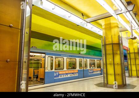 Monaco di Baviera, Germania - 16 novembre 2014: Stazione della metropolitana Candidplatz a Monaco di Baviera, Germania. Foto Stock