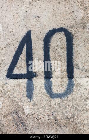 figura quaranta su un muro di calcestruzzo. numero su tessitura di pietra. Foto di alta qualità Foto Stock