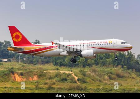 Chengdu, Cina - 22 settembre 2019: Aereo Chengdu Airlines Airbus A320 all'aeroporto Chengdu Shuangliu (CTU) in Cina. Foto Stock
