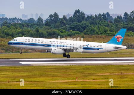 Chengdu, Cina - 22 settembre 2019: China Southern Airlines Airbus A321 aereo all'aeroporto Chengdu Shuangliu (CTU) in Cina. Foto Stock