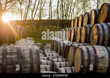USO EDITORIALE SOLO Sunrise alla distilleria Annandale a Dumfries e Galloway, Scozia, come i proprietari aprono le loro porte agli ospiti Airbnb in visita alle Lowlands scozzesi. Data di emissione: Mercoledì 12 maggio 2021. Foto Stock