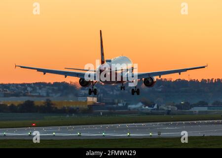 Stoccarda, Germania – 15. Ottobre 2017: Air Berlin Airbus A320 all'aeroporto di Stoccarda (Str) in Germania. Foto Stock