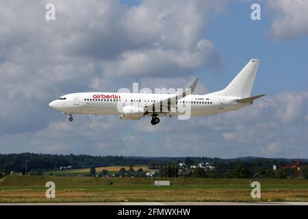 Zurigo, Svizzera – 29. Juli 2016: Air Berlin Boeing 737-800 all'aeroporto di Zurigo (ZRH) in Svizzera. Boeing è un produttore di aeromobili con sede in Sea Foto Stock