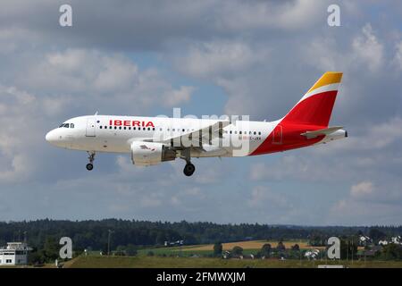 Zurigo, Svizzera – 29. Luglio 2016: Zurigo, Svizzera – 29. Juli 2016: All'aeroporto di Zurigo (ZRH) in Svizzera, all'aeroporto di Zurigo (ZRH) in Svizzero Foto Stock