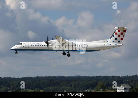 Zurigo, Svizzera – 29. Juli 2016: Croatia Airlines Bombardier DHC-8-400 all'aeroporto di Zurigo (ZRH) in Svizzera. Foto Stock