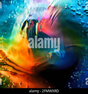 Sfondo liquido rainbow colorato astratto. Ruota il colore intorno al centro, mettendo a fuoco l'attenzione. Elemento di disegno con rendering Foto Stock