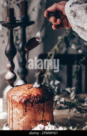 Tradizionale pane di pasqua biologico fatto in casa. Foto Stock