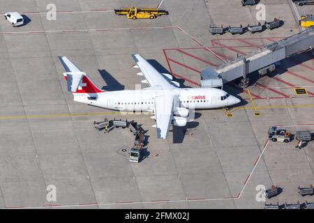 Stoccarda, Germania – 2 settembre 2016: Swiss Air Lines aereo BAE Systems Avro 146-RJ100 all'aeroporto di Stoccarda (Str) in Germania. Foto Stock