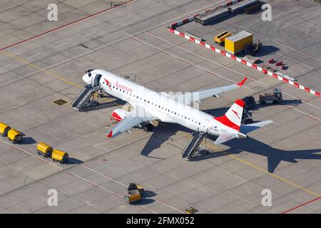 Stoccarda, Germania – 2 settembre 2016: Austrian Airlines Embraer 195 aereo all'aeroporto di Stoccarda (Str) in Germania. Foto Stock