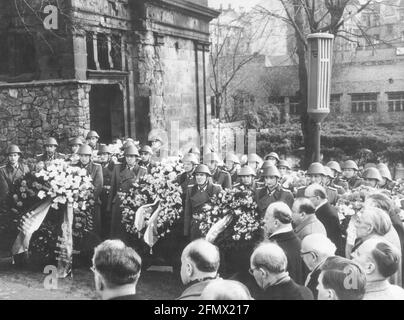 Mann, Heinrich, 27.3.1871 - 12.3.1950, autore / scrittore tedesco, il suo funerale, DIRITTI AGGIUNTIVI-CLEARANCE-INFO-NON-DISPONIBILE Foto Stock