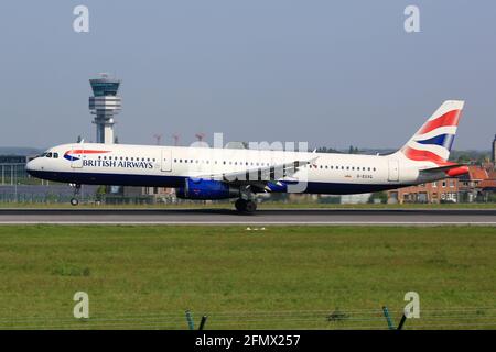 Bruxelles, Belgio – 10. Maggio 2017: British Airways Airbus A321 all'aeroporto di Bruxelles (BRU) in Belgio. Airbus è un produttore di aeromobili di Tolosa, Foto Stock