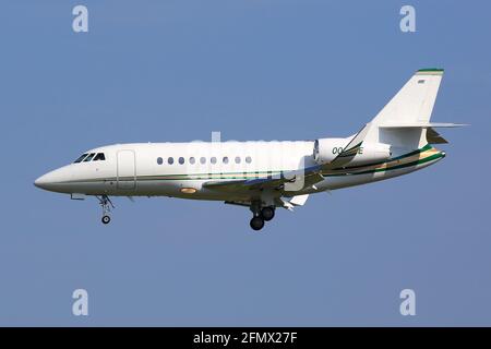 Bruxelles, Belgio – 10. Maggio 2017: Privato Dassault Falcon 2000EX presso l'aeroporto di Bruxelles (BRU) in Belgio. Foto Stock