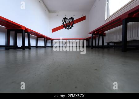 Dresda, Germania. 23 Apr 2021. Vista in una cabina vuota della SG Motor Trachenberge presso il campo sportivo Aachener Straße. Credit: Robert Michael/dpa-Zentralbild/dpa/Alamy Live News Foto Stock