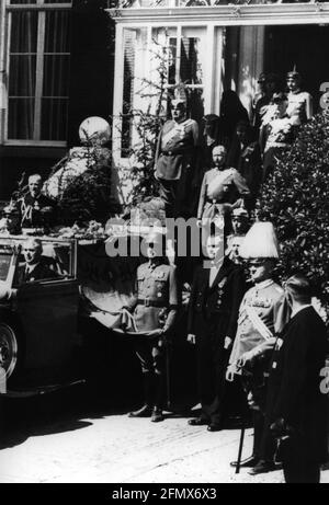 Wilhelm II, 27.1.1859 - 4.6.1941, imperatore tedesco 1888 - 1918, morte, funerale a Doorn, Paesi Bassi, 9.6.1941, la sua bara su un'auto, EDITORIALE-USO-SOLO Foto Stock