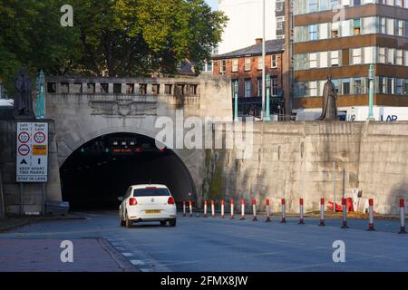 L'entrata al Mersey Tunnel, lato Liverpool Foto Stock