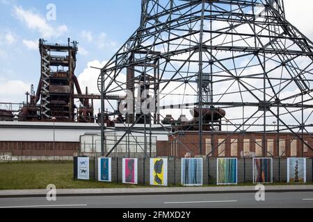 Mostra dell'associazione di artisti ' Dortmunder Gruppe' E.V. alla torre di raffreddamento resti dell'ex fonderia Hoesch Phoenix West, Dortmund, NOR Foto Stock