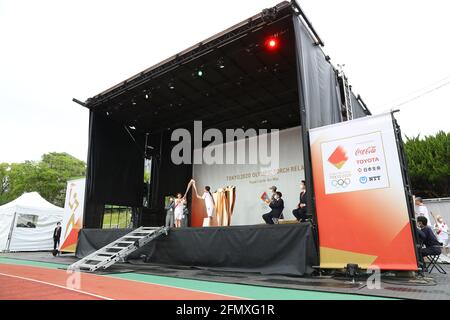 (210512) -- FUKUOKA, 12 maggio 2021 (Xinhua) -- una cerimonia di accensione per il relè della torcia olimpica di Tokyo si tiene allo stadio atletico Heiwadai di Fukuoka, Giappone sudoccidentale, 11 maggio 2021. Il relè della torcia è stato tolto dalle strade pubbliche e sostituito dalla cerimonia di accensione a causa della pandemia del coronavirus. (Tokyo2020/Handout via Xinhua) Foto Stock