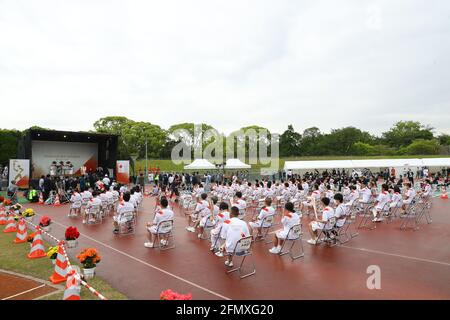 (210512) -- FUKUOKA, 12 maggio 2021 (Xinhua) -- una cerimonia di accensione per il relè della torcia olimpica di Tokyo si tiene allo stadio atletico Heiwadai di Fukuoka, Giappone sudoccidentale, 11 maggio 2021. Il relè della torcia è stato tolto dalle strade pubbliche e sostituito dalla cerimonia di accensione a causa della pandemia del coronavirus. (Tokyo2020/Handout via Xinhua) Foto Stock