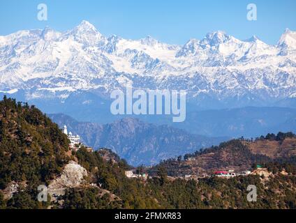 Himalaya, vista panoramica dell'Himalaya indiana, grande catena Himalaya, Uttarakhand India, vista dalla strada Mussoorie Foto Stock