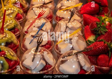 pranzo fast food di strada, confezionato e bello da guardare Foto Stock