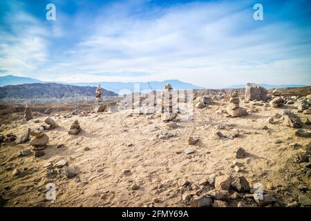 Pietre di impilamento in Mecca Hills Palm Spring, California Foto Stock