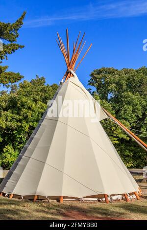 TIPI vicino al lago Watonga nel Roman Nose state Park, Watonga, Oklahoma, Stati Uniti Foto Stock