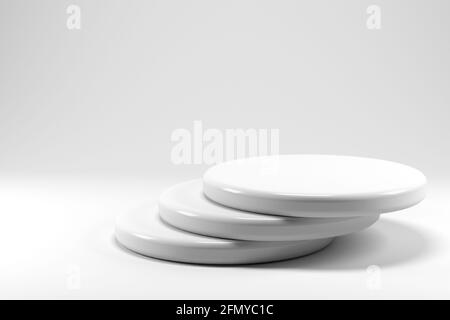 Piedistallo rotondo bianco lucido isolato su sfondo bianco. Rendering 3D. Piedistallo astratto di alta qualità. Podio può essere aggiunto su banner, fl Foto Stock