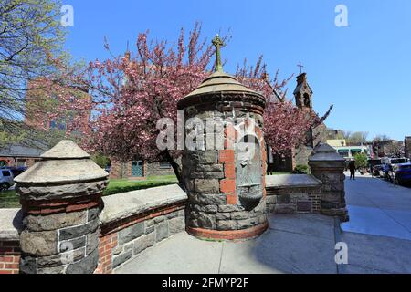 Storica chiesa episcopale di San Giovanni Getty Square Yonkers New York Foto Stock