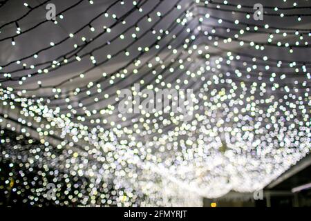 Abstract bokeh sfondo di luci di Natale. ghirlanda di natale. Foto Stock