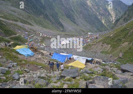 Bella vista della montagna andando a Manimahesh Yatra Foto Stock