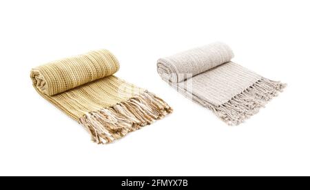 Arrotolato due coperte di lana isolate su sfondo bianco Foto Stock