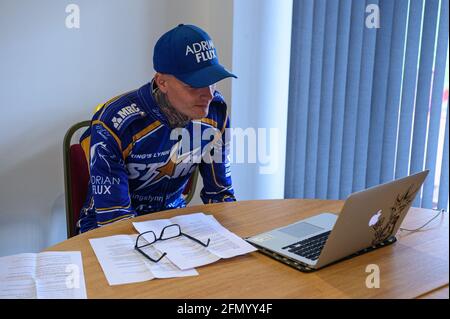 MANCHESTER, REGNO UNITO. 12 MAGGIO: Lewis Kerr parla con lo zoom chiamata Discovery Networks Eurosport Speedway Stagione lancio al National Speedway Stadium, Manchester, mercoledì 12 maggio 2021 (Credit: Ian Charles | MI News) Foto Stock