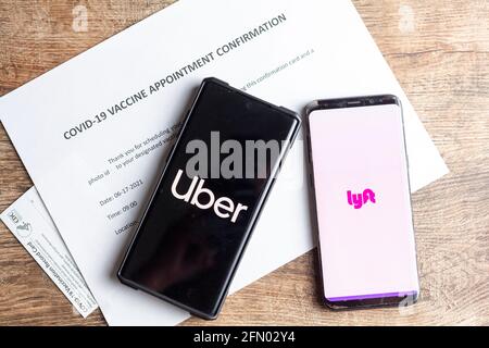 Clarksburg, MD, USA 05-12-2021: L'amministrazione di Biden ha annunciato un accordo che prevede che le applicazioni di condivisione di corsa lyft e uber offrano il trasporto gratuito a vacc Foto Stock