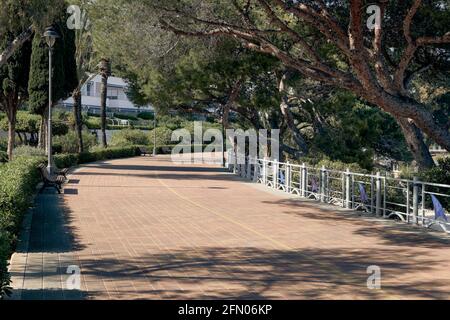 Promenade in Alcossebre, Costa del Azahar provincia di Castellon, Spagna, Europa Foto Stock