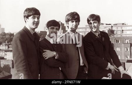 Ritratto di gruppo dei Beatles da un tetto nel 1962. Foto Stock