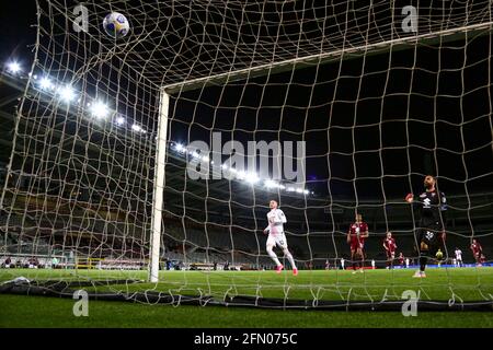 Ante Rebic dell'AC Milan segna un gol durante la gara di Serie A tra Torino FC e AC Milan allo Stadio Olimpico Grande Torino il 12 maggio 2021 a Torino Foto Stock