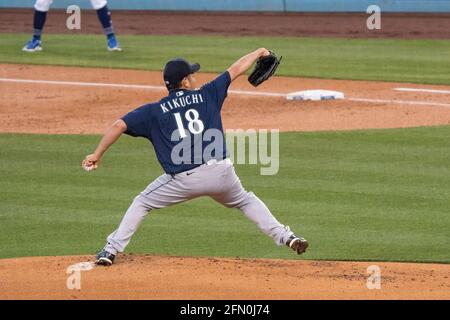 Seattle Mariners Starting Pitcher Yusei Kikuchi (18) piazzola durante una partita di MLB contro i Los Angeles Dodgers, martedì 11 maggio 2021, a Los Angeles, Foto Stock