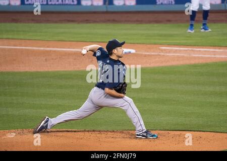 Seattle Mariners Starting Pitcher Yusei Kikuchi (18) piazzola durante una partita di MLB contro i Los Angeles Dodgers, martedì 11 maggio 2021, a Los Angeles, Foto Stock