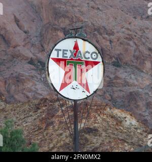 Old Texaco Sign, Junkyard, Searchlight, NV Foto Stock