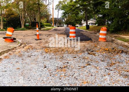 Attrezzature per la costruzione di strade che effettuano riparazioni su strada Foto Stock