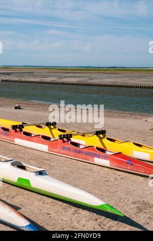 Kayak e l'estuario del fiume Somme a bassa marea, Saint-Valery-sur-Somme, baia di Somme, Somme (80), regione Hauts-de-France, Francia Foto Stock