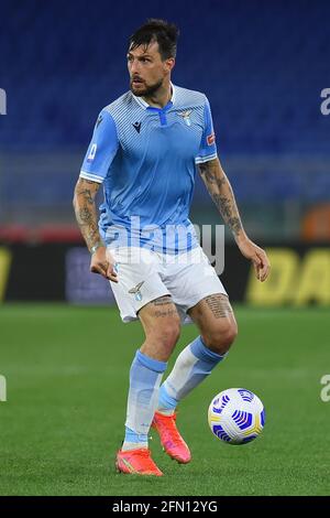 Roma, Lazio. 12 maggio 2021. Francesco Acerbi del Lazio durante la partita di calcio della Serie A League tra Lazio e Parma allo stadio Olimpico di Roma, 12 maggio 2021. Credit: Agenzia fotografica indipendente/Alamy Live News Foto Stock