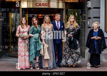 Amsterdam, Paesi Bassi. 12 maggio 2021. La principessa Ariane, la principessa Alexia, la regina Maxima, il re Willem-Alexander, la principessa Amalia e la principessa Beatrice dei Paesi Bassi partecipano al concerto la regina Maxima una vita piena di musica in occasione del suo cinquantesimo compleanno nel teatro Carre il 12 maggio 2021 ad Amsterdam, Paesi Bassi. Foto di Robin Utrecht/ABACAPRESS.COM Credit: Abaca Press/Alamy Live News Foto Stock