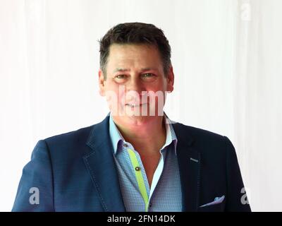 Ex-Spandau Ballet cantante Tony Hadley al Rewind Festival 2016 a Henley-on-Thames, Oxfordshire, Regno Unito Foto Stock