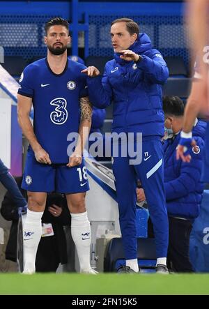 Londra, Regno Unito. 12 maggio 2021. 12 maggio 2021 - Chelsea contro Arsenal - Premier League - Stamford Bridge - Londra Thomas Tuchel e Olivier Giroud di Chelsea durante la partita della Premier League contro l'Arsenal. Credito immagine : credito: Mark Pain/Alamy Live News Foto Stock