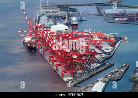 Peel Port, Seaforth Docks, River Mersey, Liverpool, Inghilterra nord-occidentale, Regno Unito. Colpo dall'aria Foto Stock